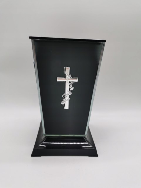 ZNICZ ZNICZE CZARNA SATYNOWA KAPLICZKA Z APLIKACJĄ