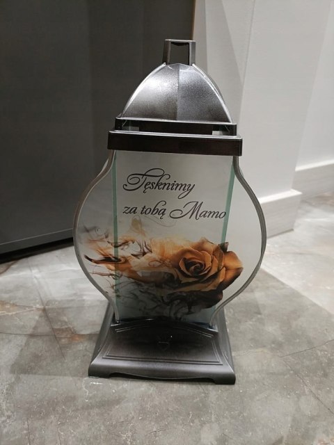ZNICZ SZKLANA KAPLICZKA Z RÓŻĄ I DEDYKACJĄ DLA MAMY ( WYBÓR KOLOR)